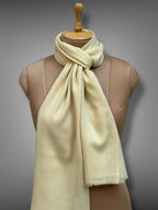 pashmina kashmiri ivory stole,  muffler close up