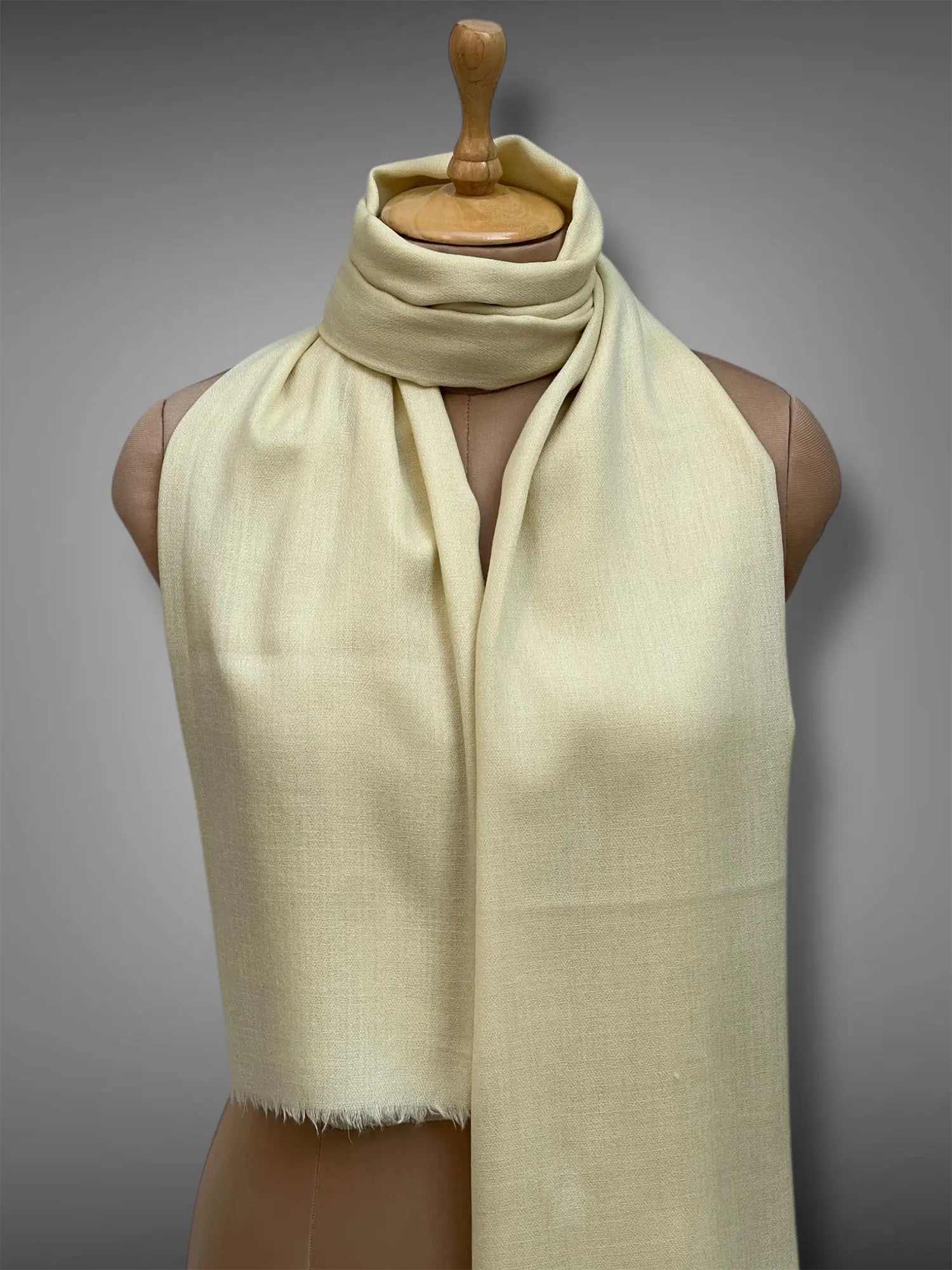 pashmina kashmiri ivory stole,  muffler close up 2