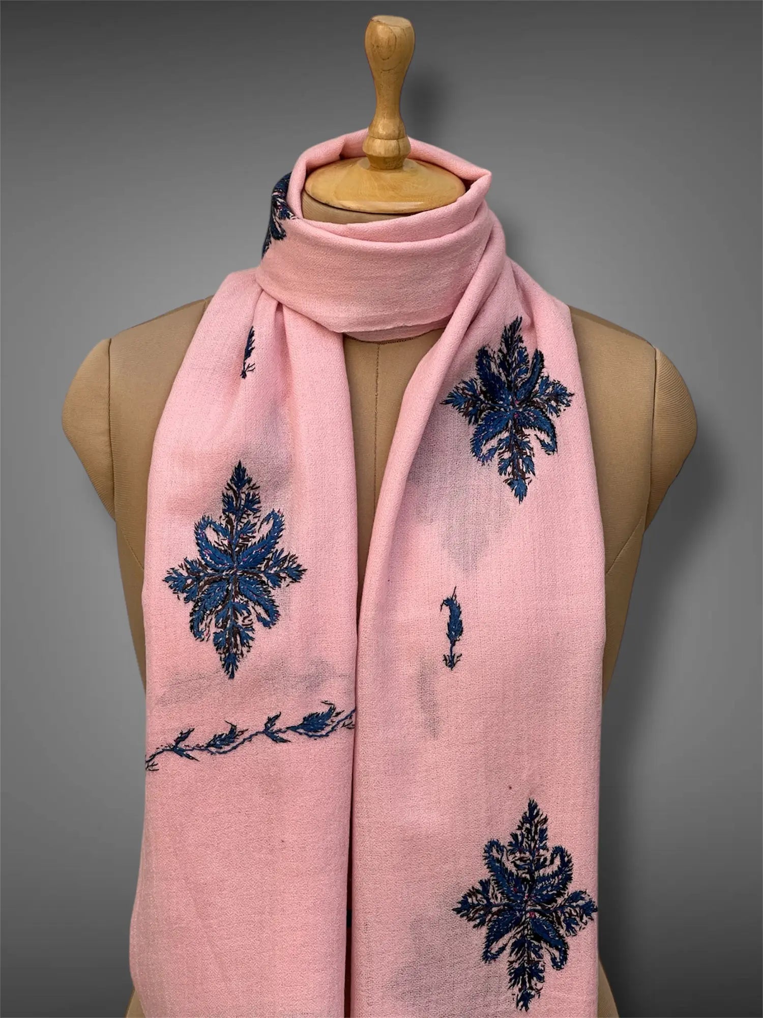 aksi pashmina kashmiri blush pink stole,  muffler close up