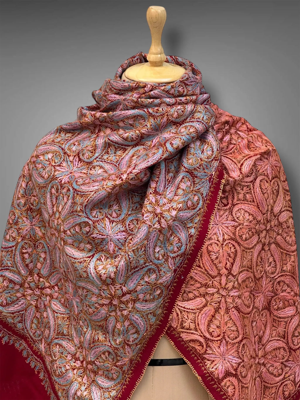 aksi Jama pashmina kashmiri maroon stole,  both side close up