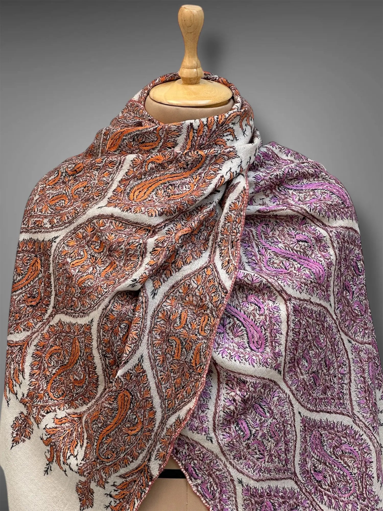 aksi Jama pashmina kashmiri off white stole,  both side close up