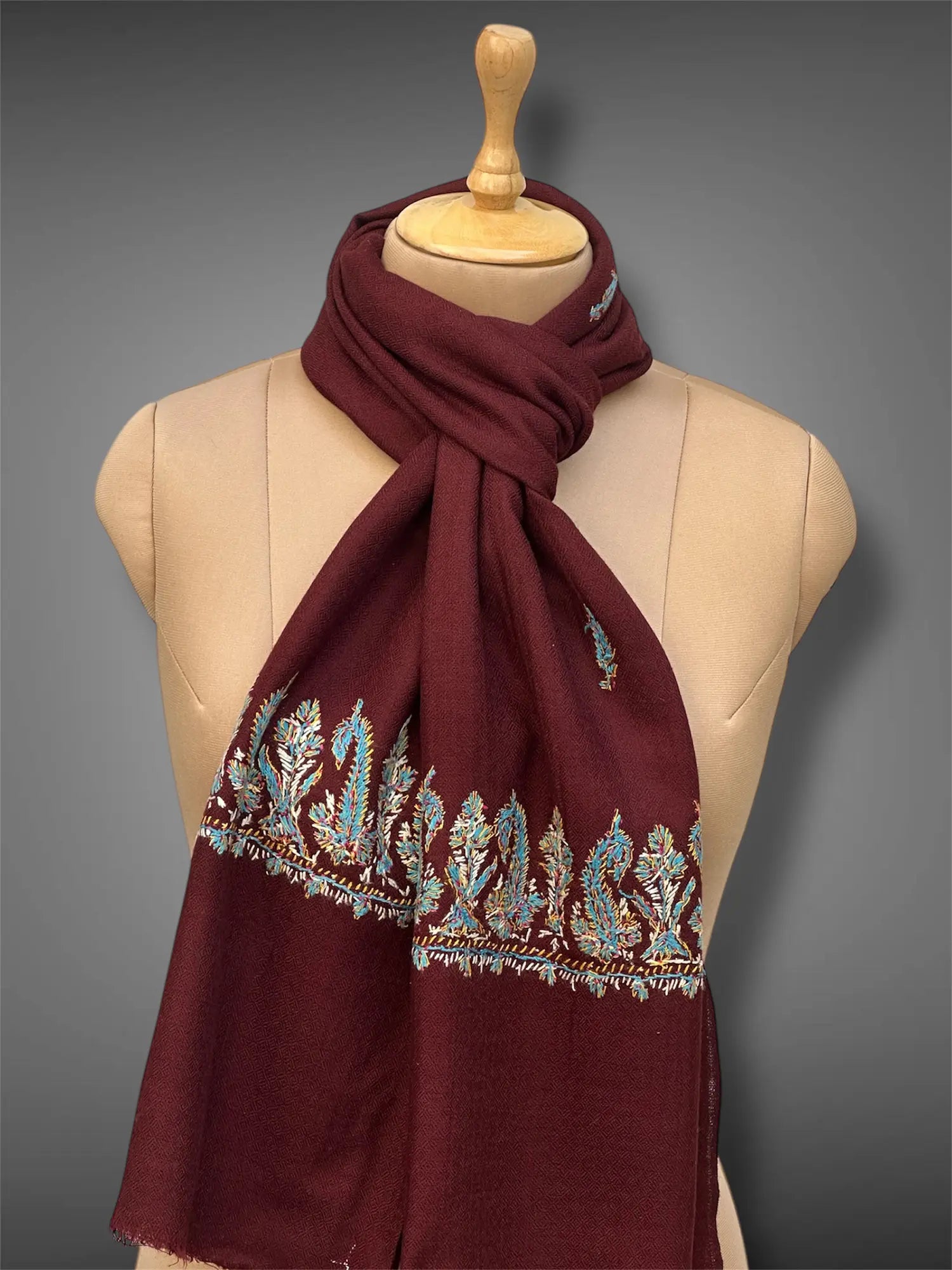 aksi pashmina kashmiri maroon stole,  muffler close up