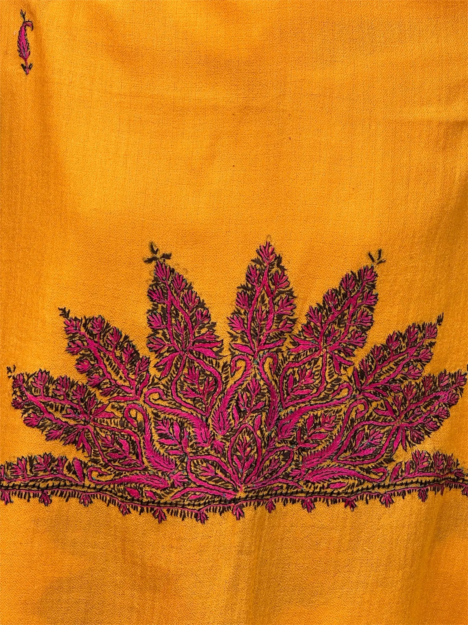 aksi pashmina kashmiri rich yellow stole,  front close up 2