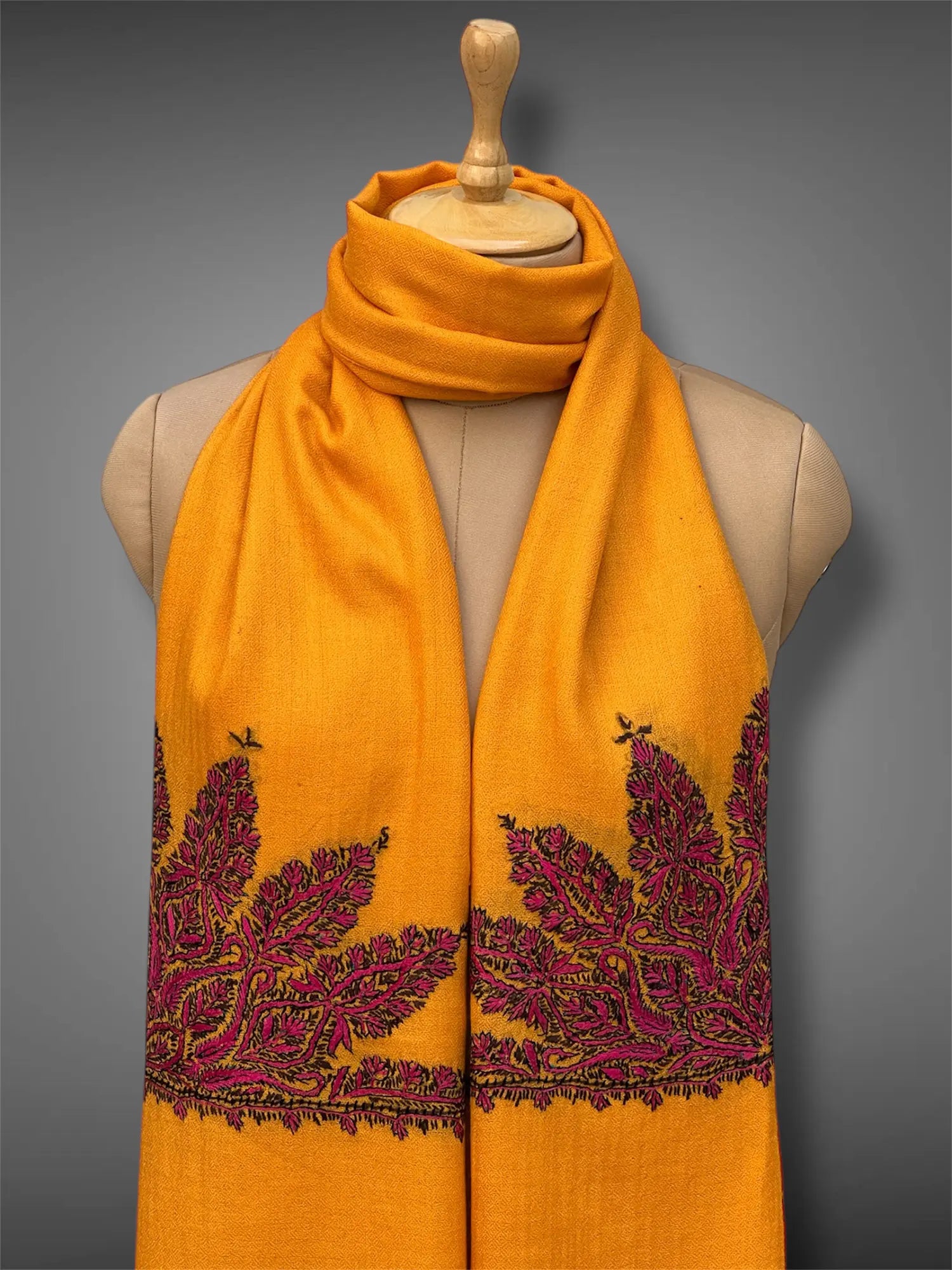 aksi pashmina kashmiri rich yellow stole,  muffler close up 3