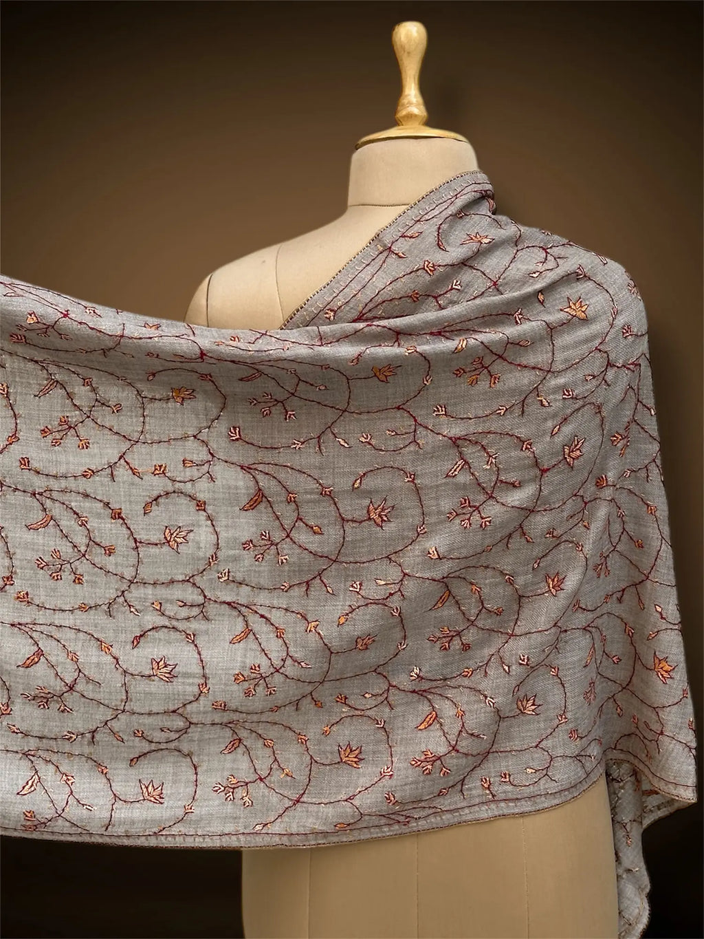 sozni pashmina kashmiri gray stole,  front close up