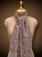 sozni pashmina kashmiri gray stole,  knot muffler close up