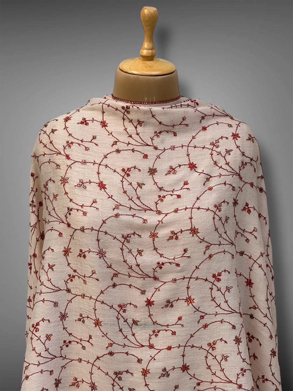 sozni jaaldaar off white pashmina stole, front close up