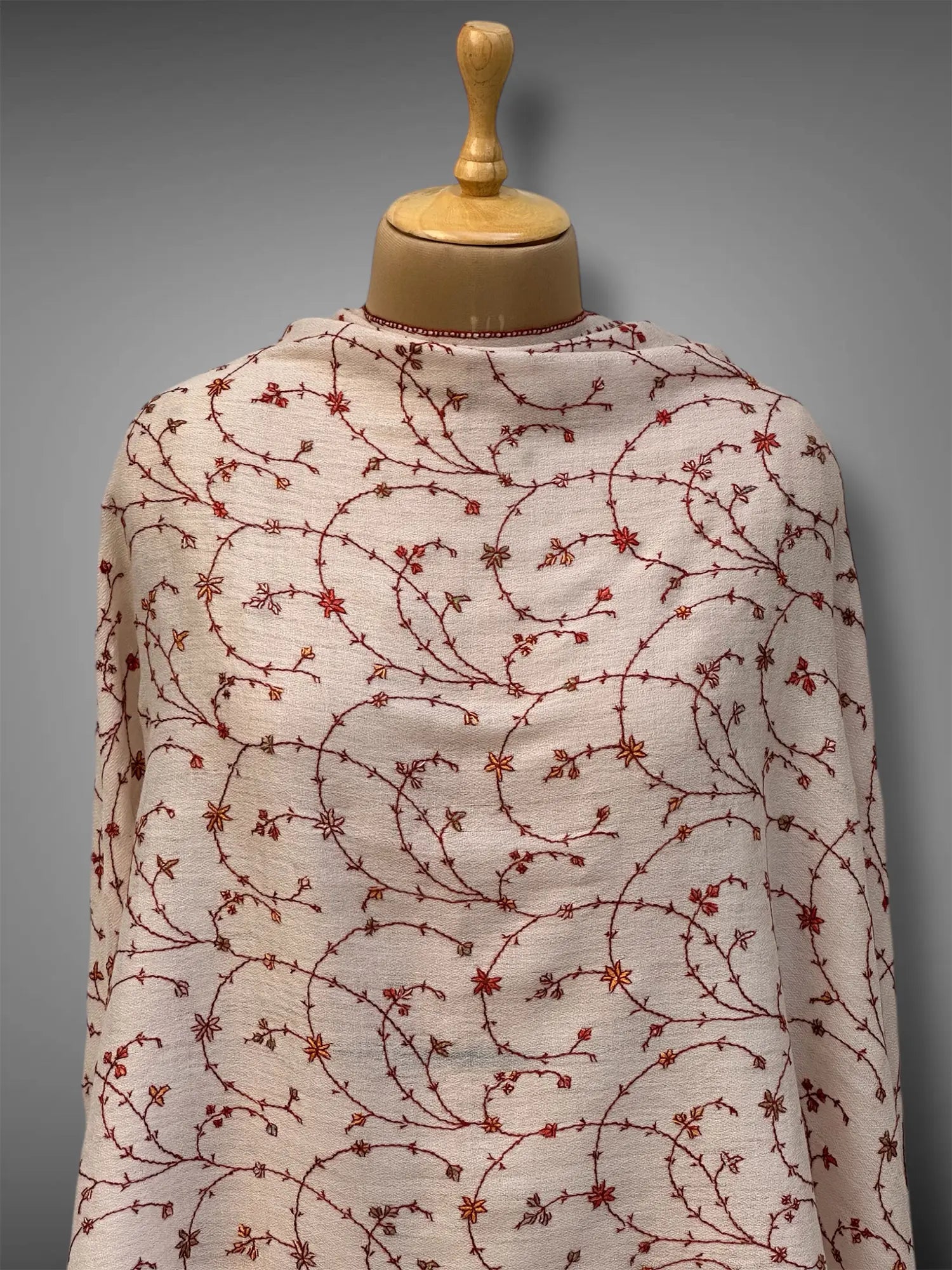 sozni jaaldaar off white pashmina stole, front close up