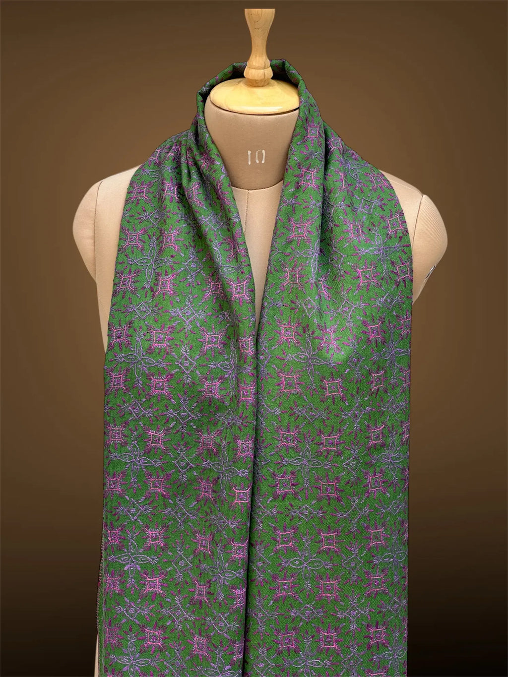sozni pashmina kashmiri emerald green stole,  muffler close up