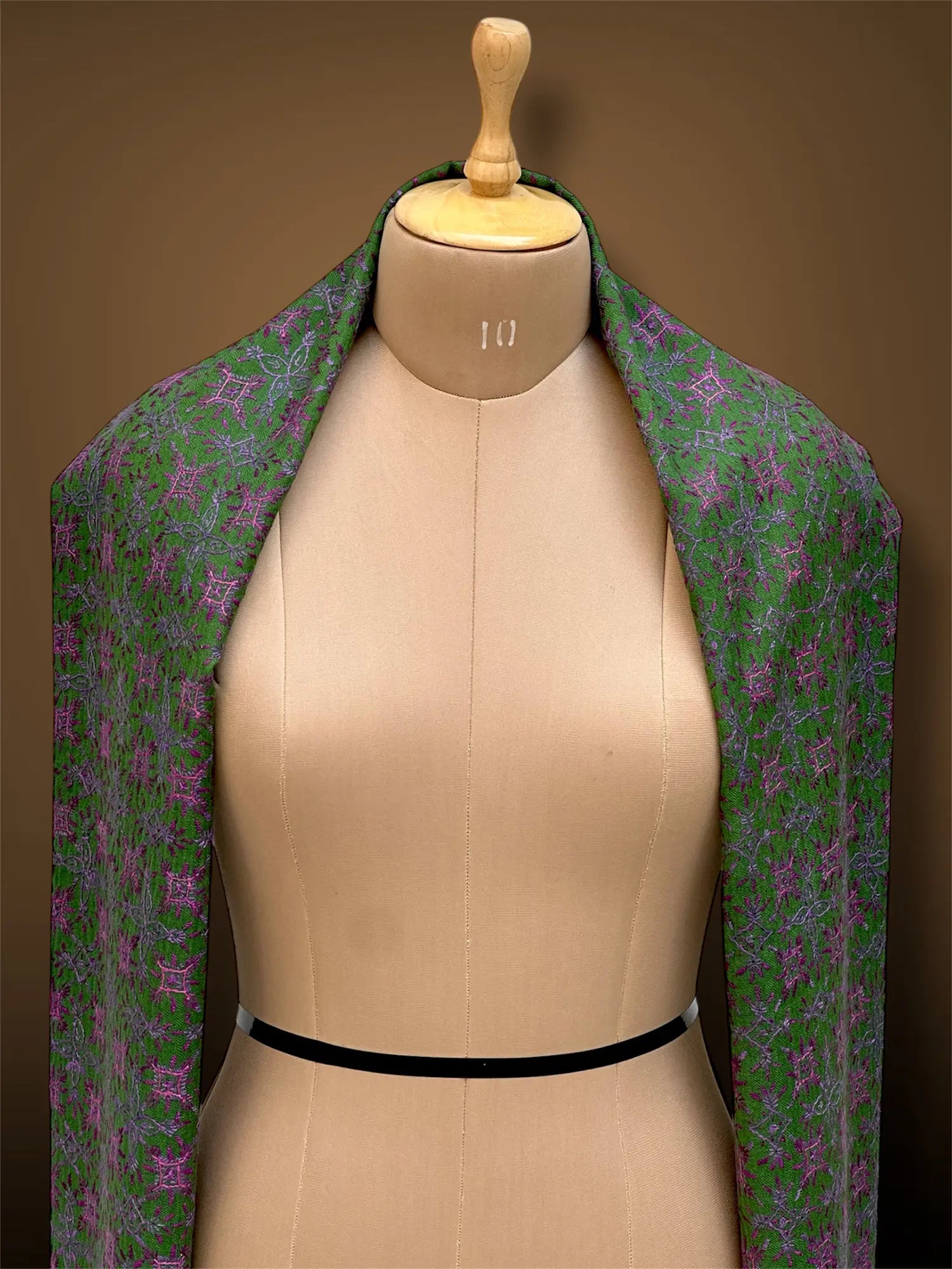 sozni pashmina kashmiri emerald green stole,  shoulder close up