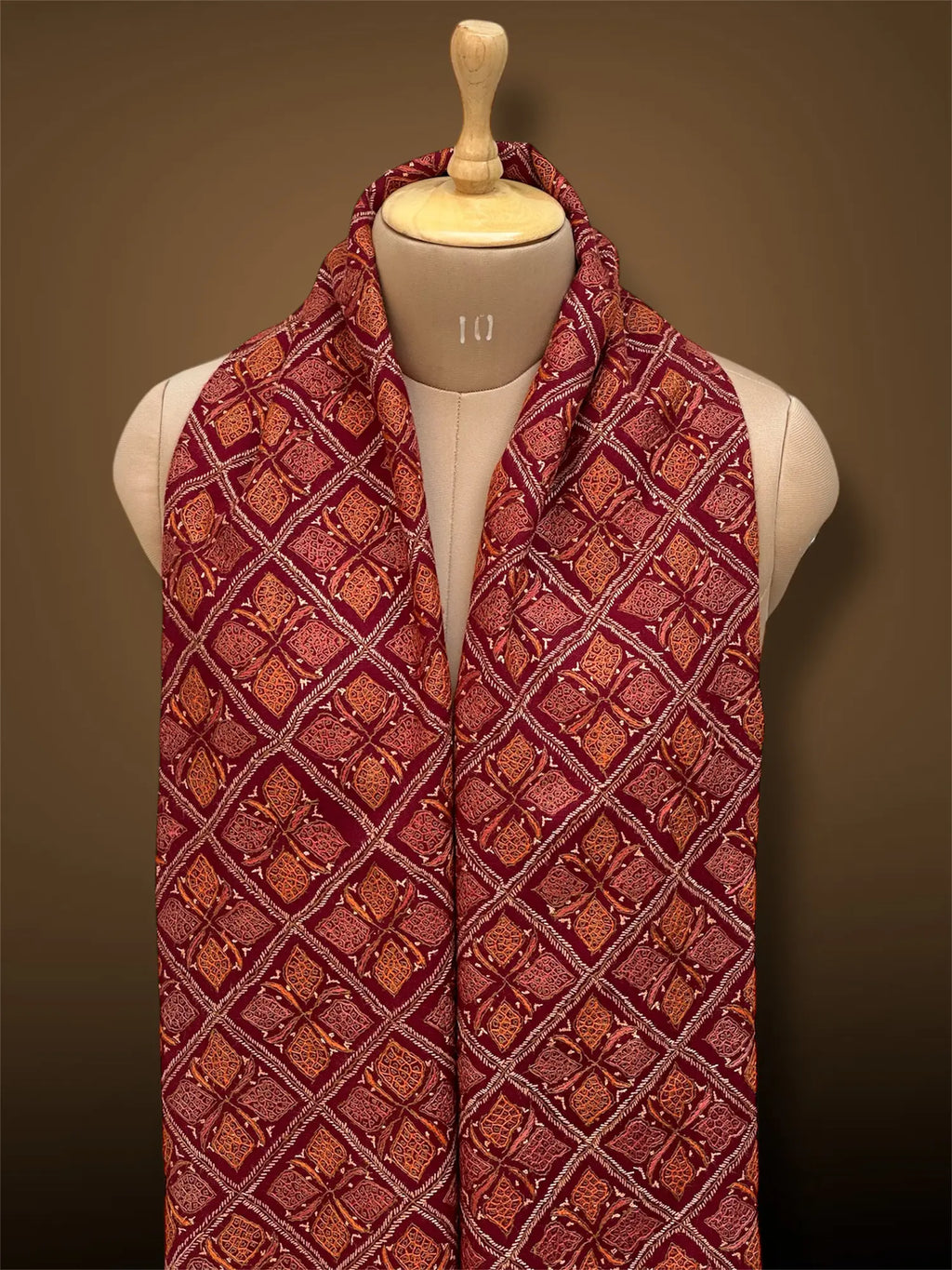 sozni pashmina kashmiri maroon stole,  muffler close up
