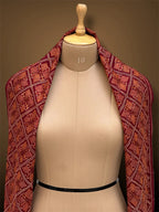 sozni pashmina kashmiri maroon stole,  shoulder close up
